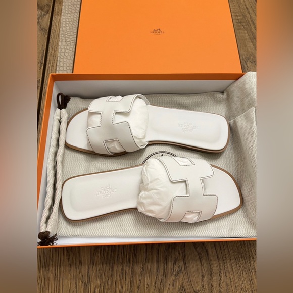 SOLD. HERMES ORAN Blanc Leather. - Picture 2 of 2